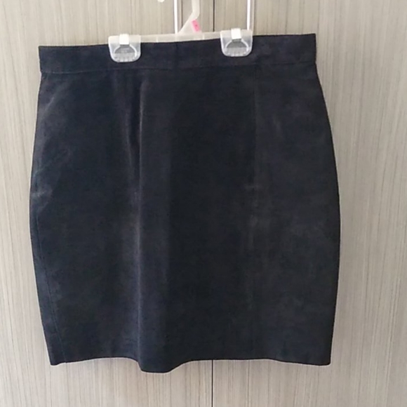 Skirt - Picture 1 of 2